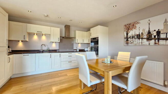 Lockinge House, Kingman Way, Newbury RG14 7GR photo 4