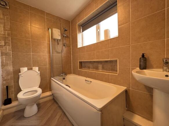 4 bed Terraced to rent Image 7