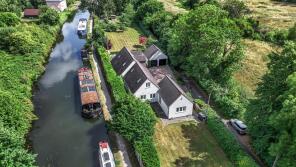 The Smallholding, Bank Mill Lane, Berkhamsted HP4 2NS