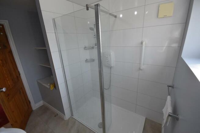 SHOWER SUITE