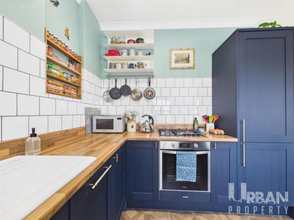 3 bed Apartment to rent Image 4