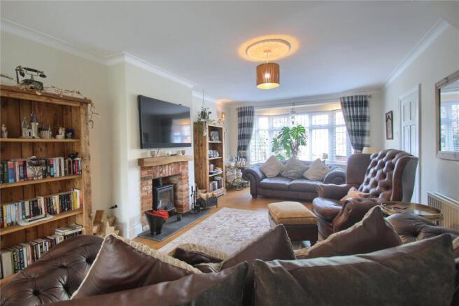 5 bed Semi-Detached for sale Image 6