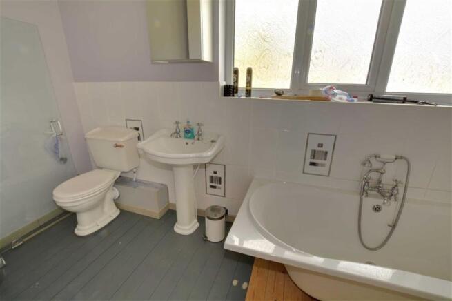 FAMILY BATHROOM
