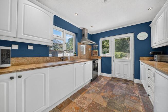 4 bed Detached for sale Image 5
