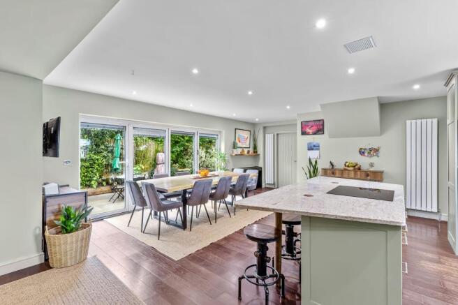 4 bed Detached for sale Image 7
