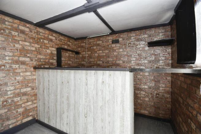 Garage/Bar