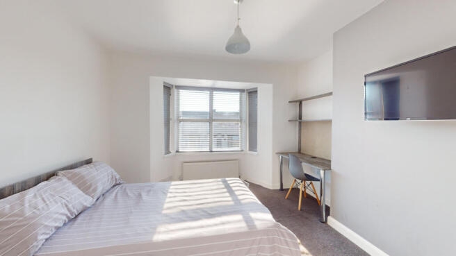 4 bed House to rent Image 9