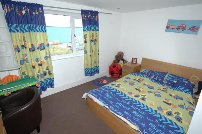 BEDROOM 2
