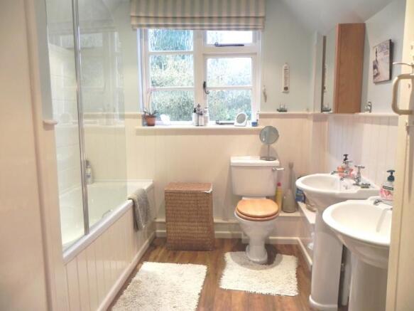https://s3-eu-west-1.amazonaws.com/propertylab/allanmorris/property-images/standard/4507_The Old Post Office - Bathroom 2.JPG