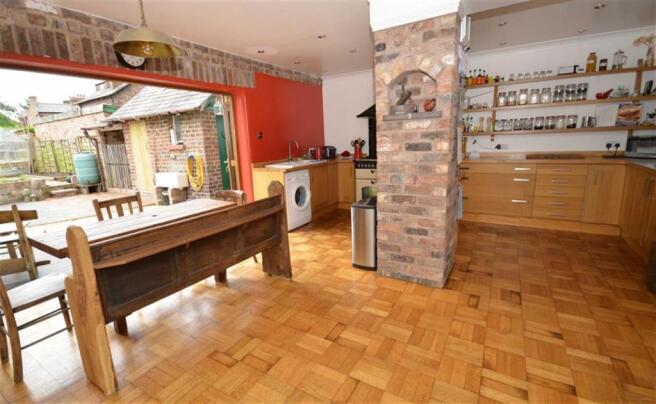 Superb Kitchen/Diner/Family Room