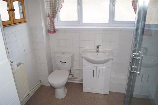 BATHROOM/SHOWER ROOM