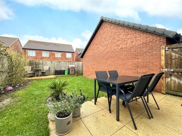 Enclosed Rear Garden 035