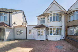113, Kenton Park Crescent, Harrow HA3 8TZ