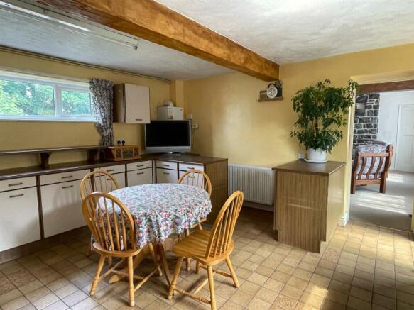 Kitchen1.jpg