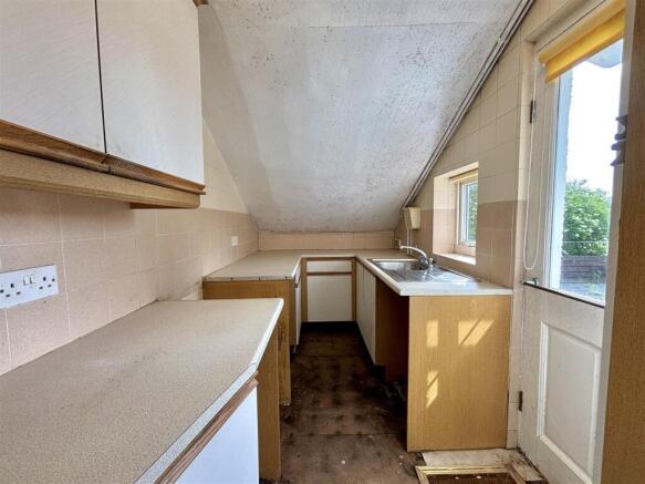 2 bed Semi-Detached Bungalow for sale Image 6