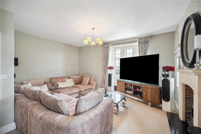 5 bed Detached for sale Image 8