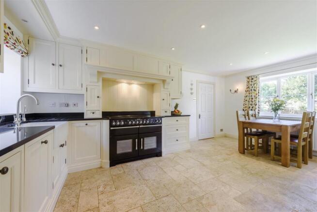 8513326-interior14.jpg