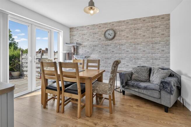 4 bed Semi-Detached for sale Image 5