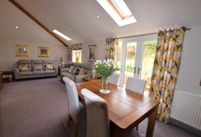 Open Plan Living/Dining Area