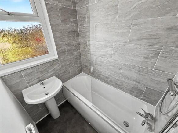 2 bed Terraced to rent Image 7