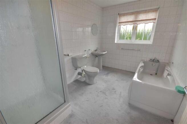 FAMILY BATHROOM