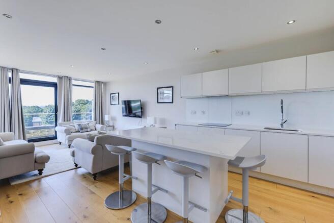 3 bed Flat for sale Image 4
