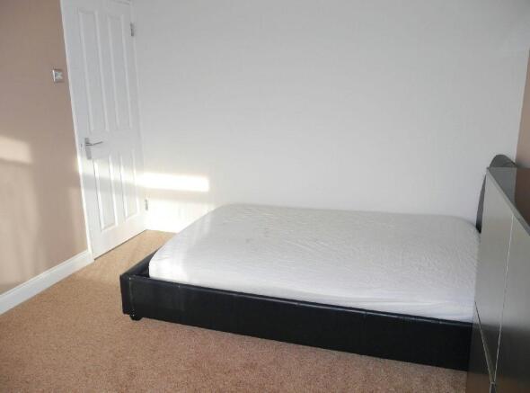 Bedroom 1 photo 2