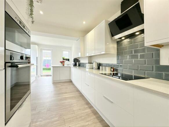 Kitchen Oven.JPG
