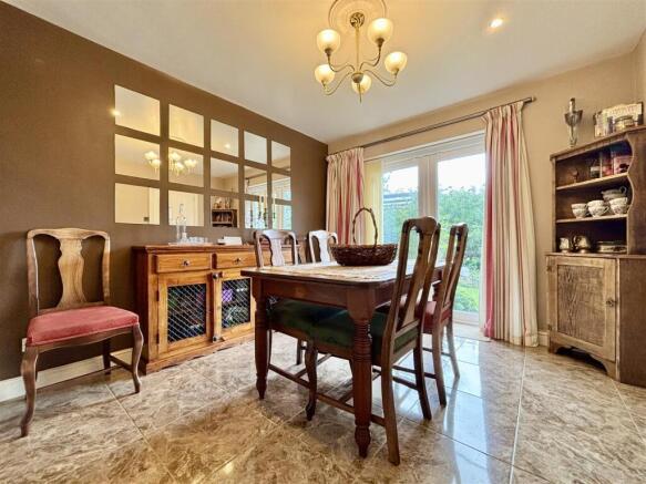 4 bed Detached for sale Image 7