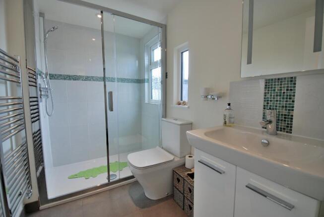 Stylish 2nd Floor Shower Room