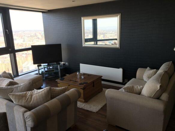 2 bed Flat to rent Image 3