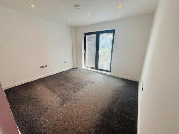 2 bed Apartment to rent Image 4