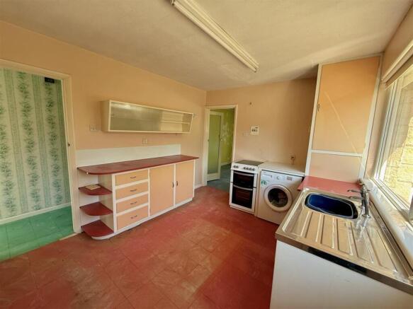 Kitchen/Breakfast Room:
