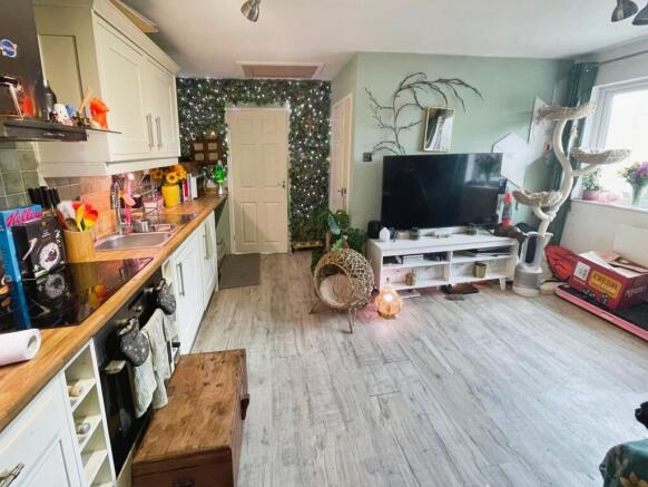 Lounge/Kitchen