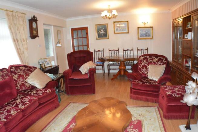 Lounge/Dining Room Third Picture