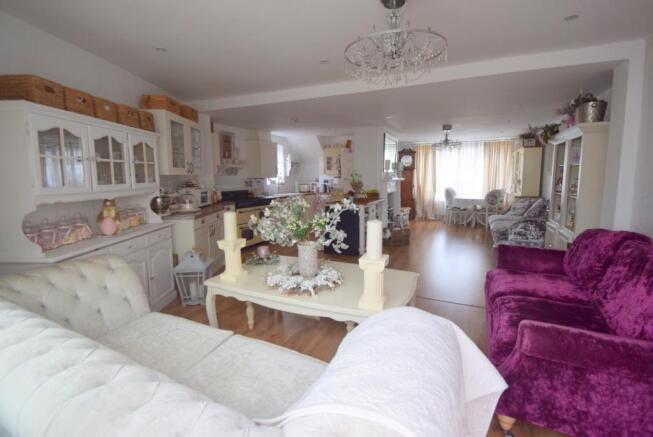 Living/dining kitche