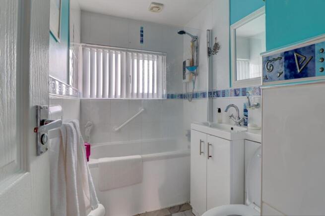 Bathroom.jpg