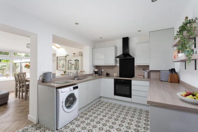 4 bed Detached Bungalow for sale Image 7