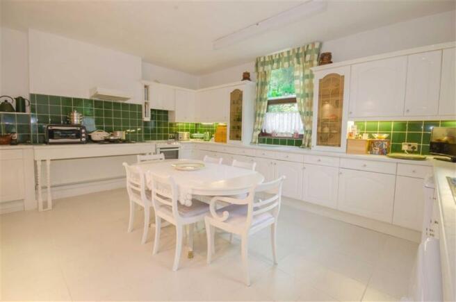 KITCHEN/BREAKFAST RO