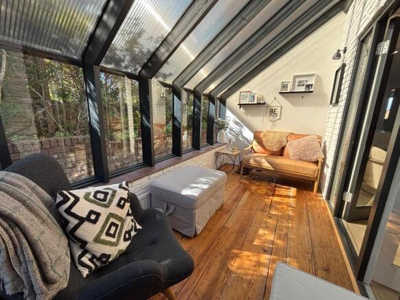 4 bed House to rent Image 9