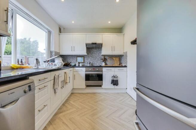 3 bed Terraced to rent Image 4