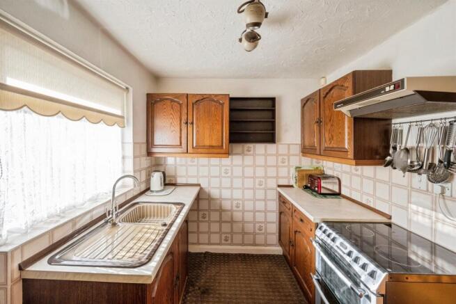 2 bed Semi-Detached Bungalow for sale Image 6