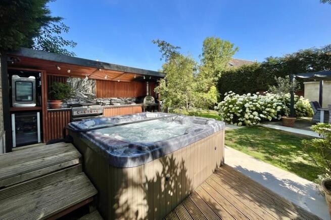 4 bed Detached for sale Image 6
