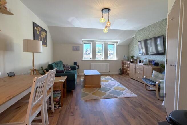 2 bed Flat for sale Image 4