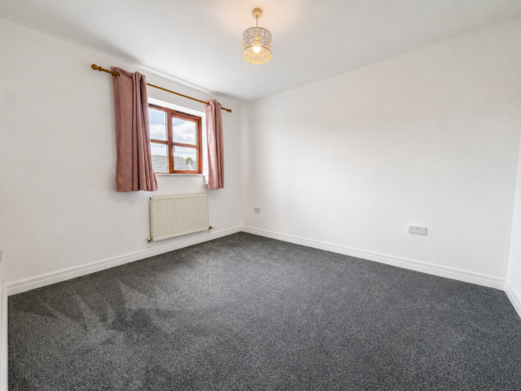 3 bed Terraced to rent Image 12