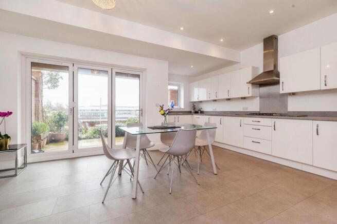 4 bed End of Terrace for sale Image 5