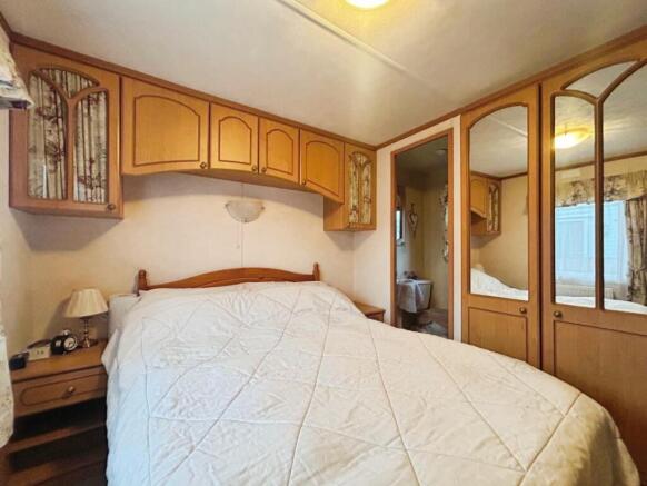 2 bed Park Home for sale Image 7