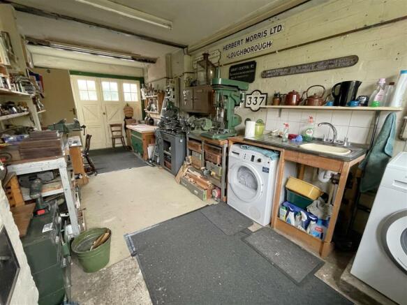 GARAGE/WORKSHOP
