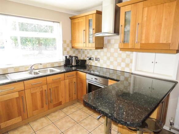 KITCHEN/BREAKFAST ROOM