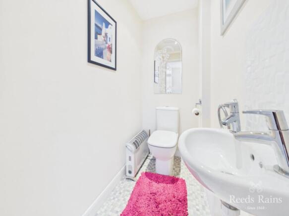 4 bed Detached for sale Image 6
